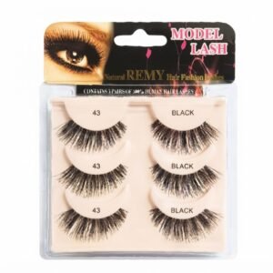 MODEL TRIPPEL PACK featuring three pairs of black eyelashes for a voluminous look